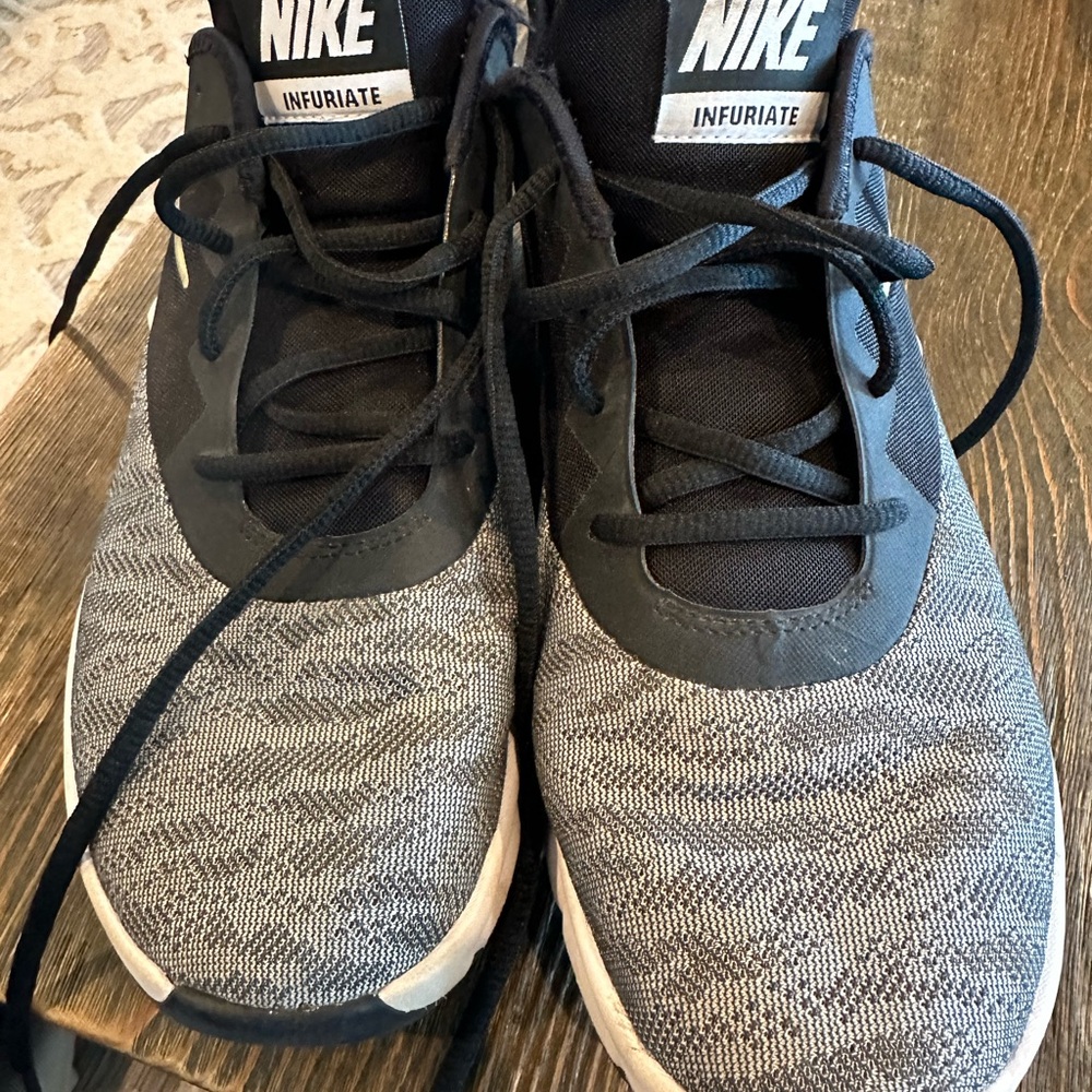 Nike Infuriate shoes for boys/mens, size 8.5
